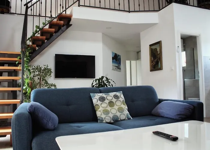 Andreja, Center * أوباتيا