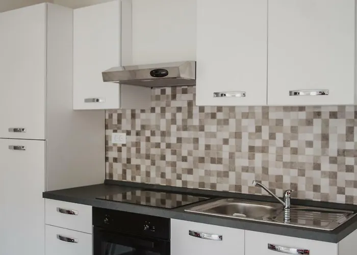 Andreja, Center * أوباتيا